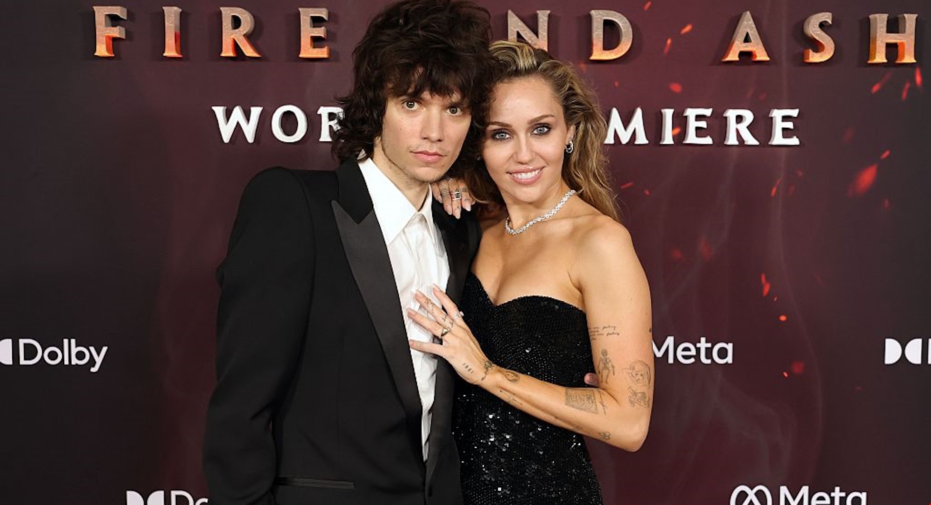 H Miley Cyrus αρραβωνιάστηκε! Το 14 καρατίων μονόπετρο που της έδωσε ο Maxx Morando