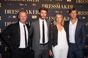 Ο Liam Hemsworth και η Gabriella Brooks αρραβωνιάστηκαν - Το εντυπωσιακό μονόπετρο - εικόνα 1