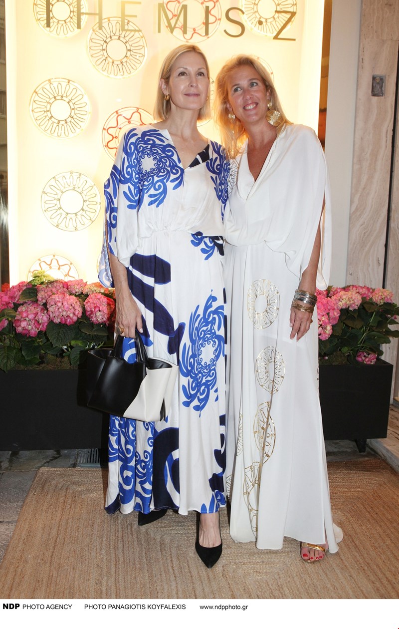 Kelly Rutherford, Themis Z.