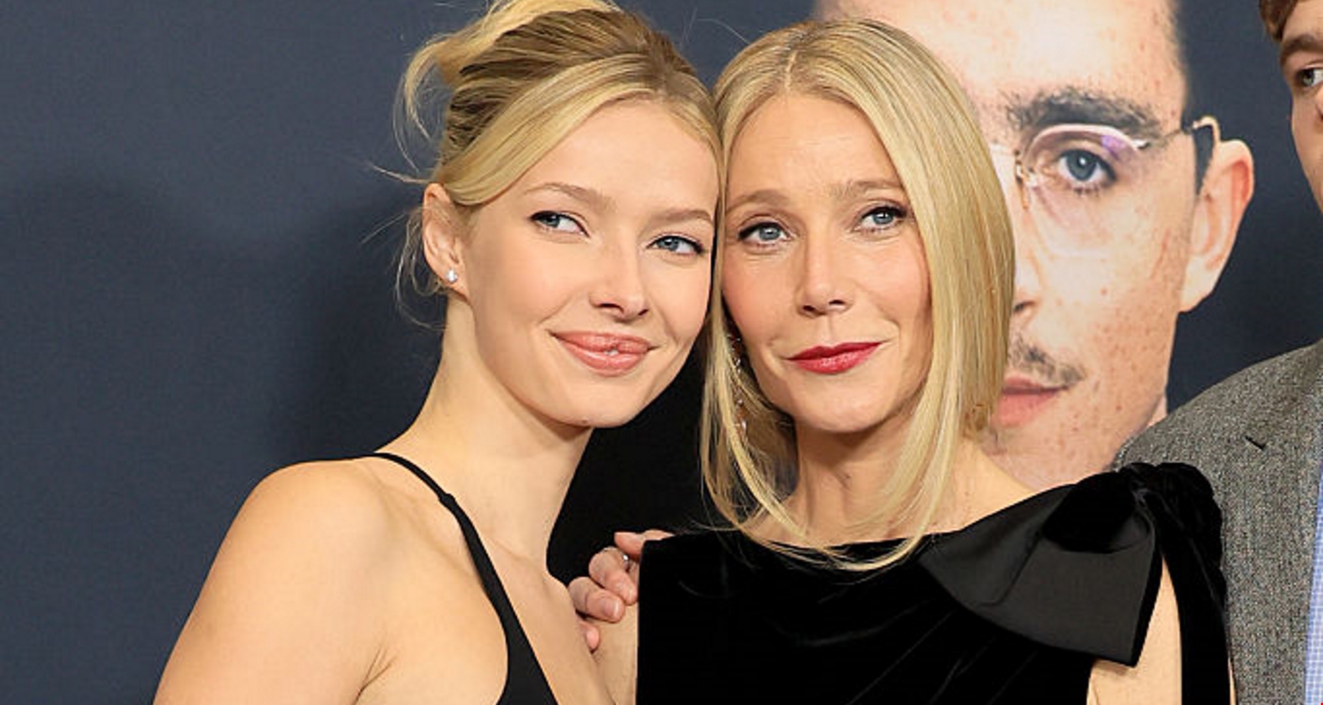 Gwyneth Paltrow & Apple Martin | Eτοιμάζουν γιορτινό πρωινό στην κουζίνα με ασορτί looks