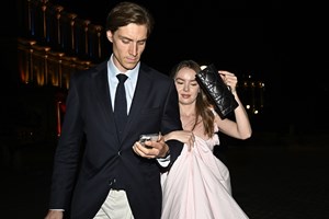 Αλεξάνδρα του Ανόβερου | H casual chic εμφάνιση με τζιν στο fashion show του Dior - εικόνα 2