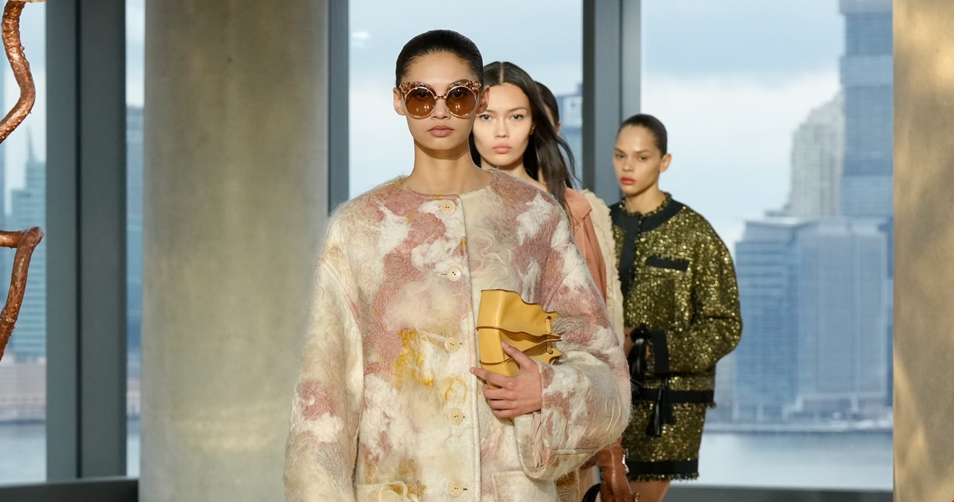 Τα λάθη μόδας που χρειάζεται να αποφύγεις, εάν θέλεις να ανανεώσεις το φθινοπωρινό στιλ σου - εικόνα 1