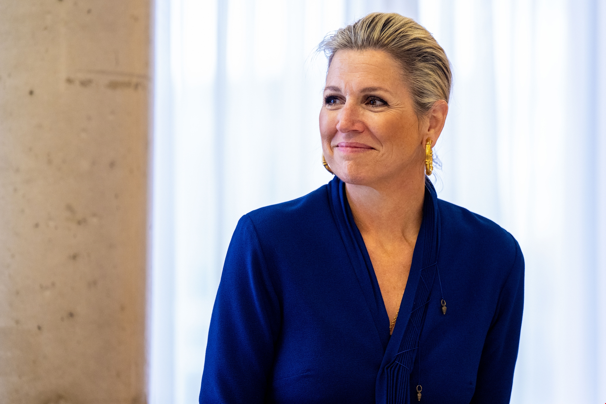 Βασίλισσα Maxima της Ολλανδίας | Με head-to-toe camel σύνολο και στιλάτη τσάντα Marina Raphael - εικόνα 1