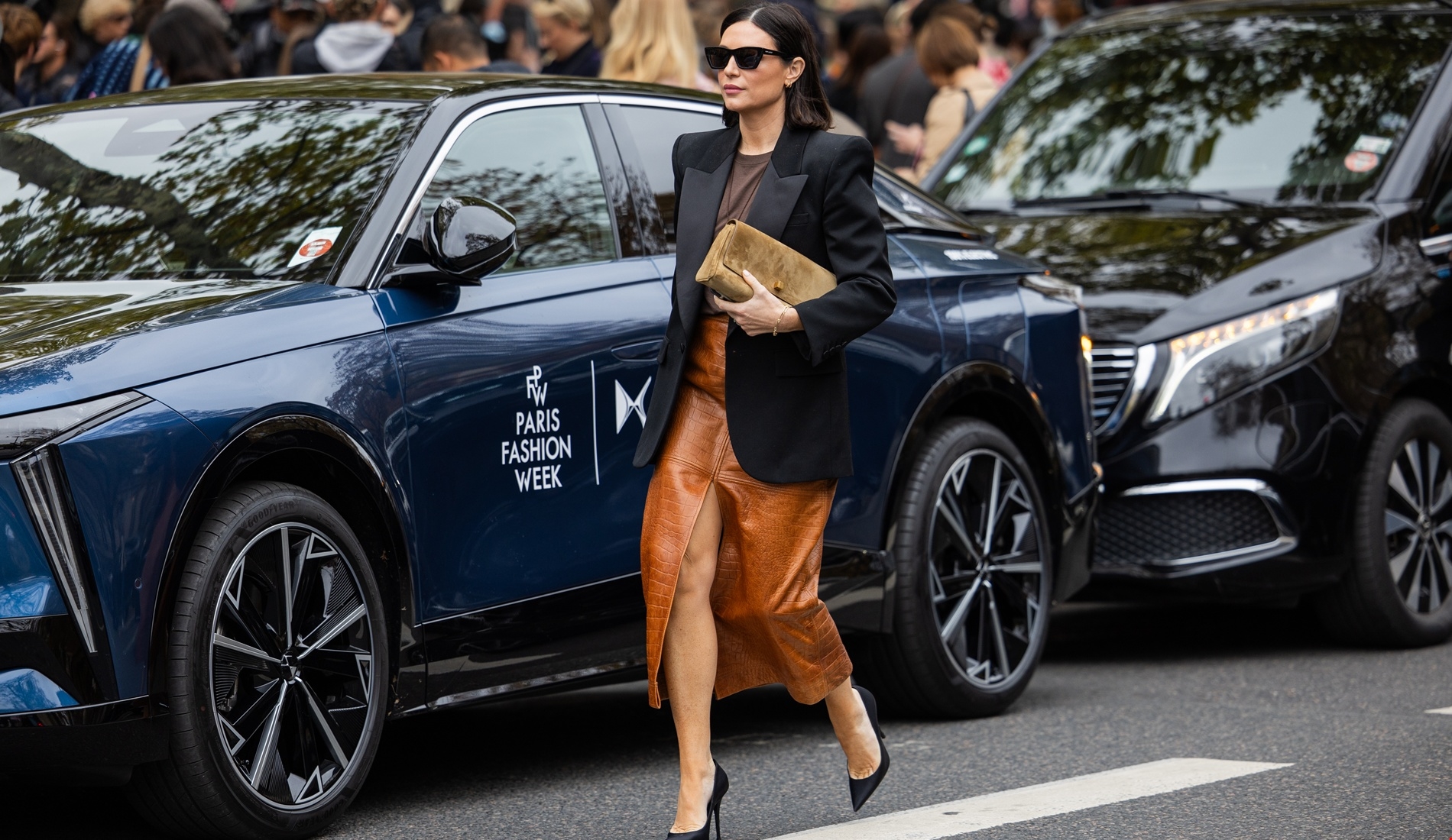 H δερμάτινη φούστα της Zara που κολακεύει κάθε σωματότυπο