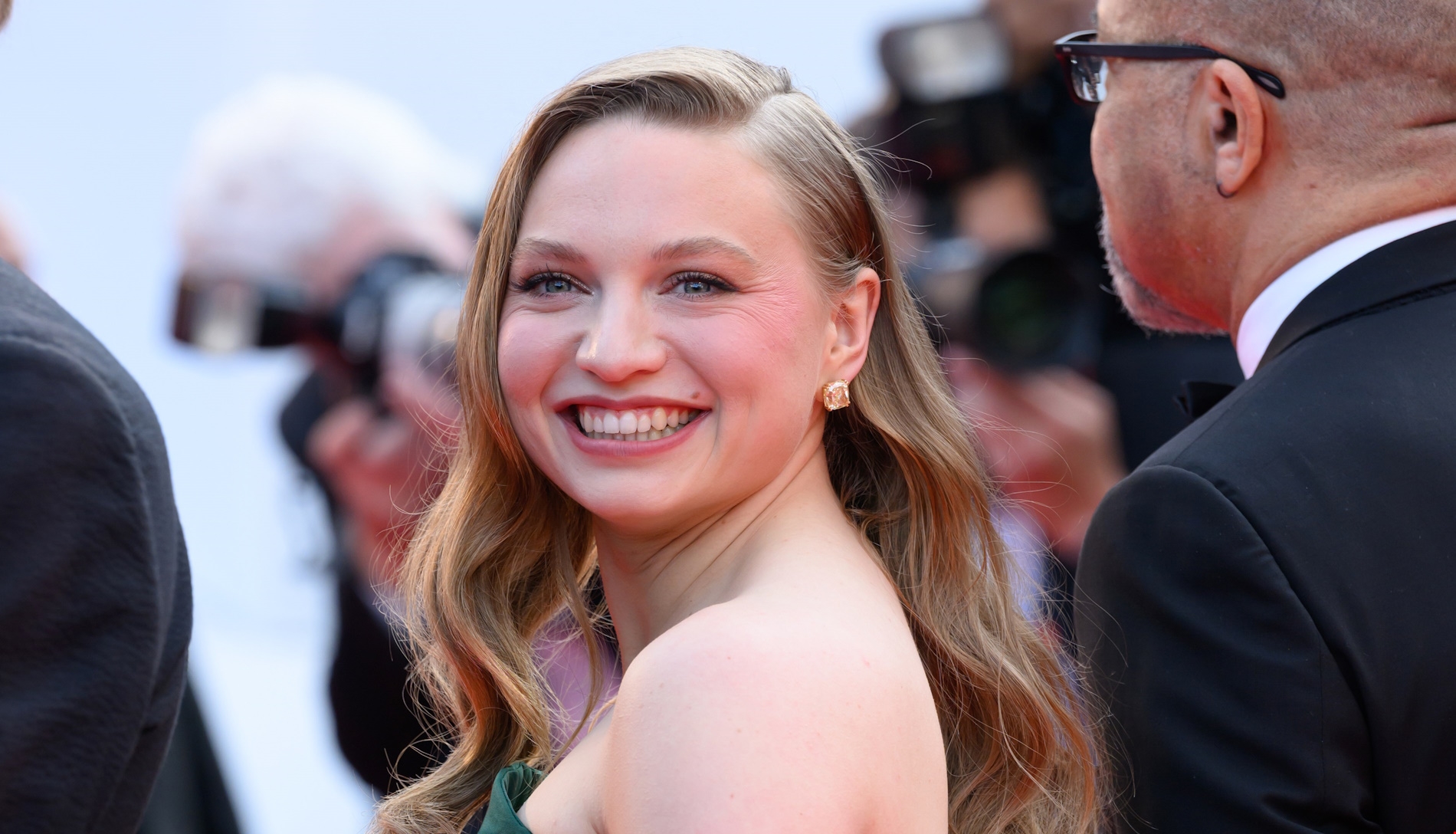 Κάννες 2025 | Η Mia Threapleton είναι το νέο αστέρι της Κρουαζέτ και κόρη μιας πολύ διάσημης ηθοποιού