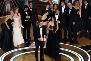 Sebastian Stan | Αγνώριστος στη νέα του εμφάνιση στο Λος Άντζελες - εικόνα 3