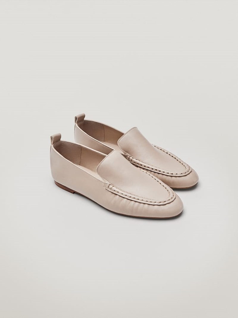 Εκρού δερμάτινα Loafers Massimo Dutti