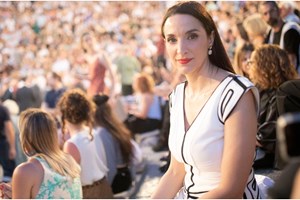 Η Κατερίνα Ευαγγελάτου με κιμονό και μαύρο μακρύ φόρεμα στην Επίδαυρο - εικόνα 3