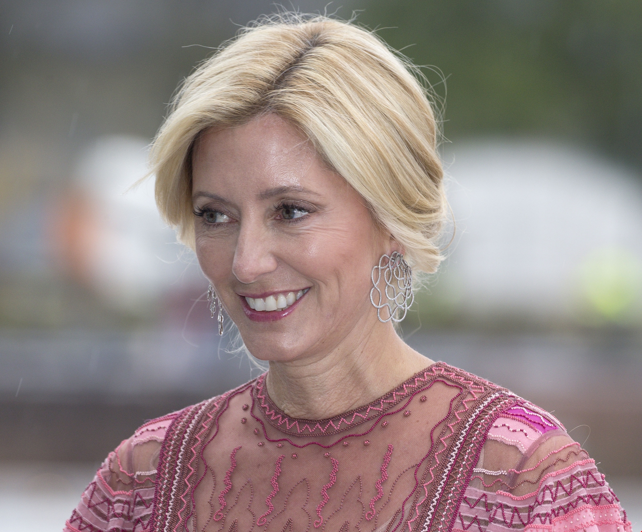 Η Marie Chantal νονά του γιου καλής της φίλης στις Σπέτσες | Η εντυπωσιακή εμφάνιση με φόρεμα Ελληνίδας σχεδιάστριας