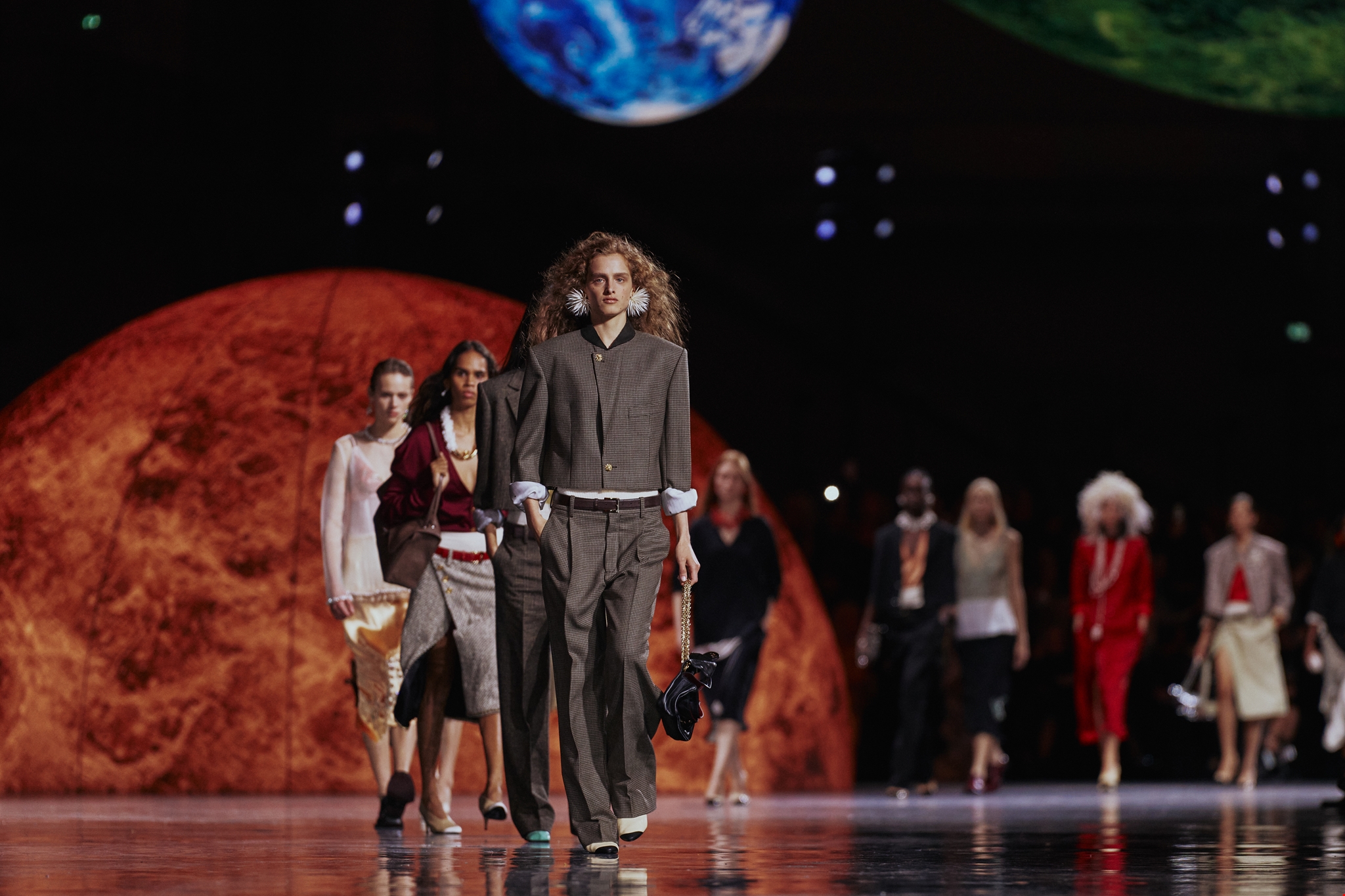 Chanel SS2026 | Barely there μακιγιάζ και φυσικά μαλλιά όρισαν τα beauty looks στη νέα σελίδα του οίκου από τον Matthieu Blazy - εικόνα 1