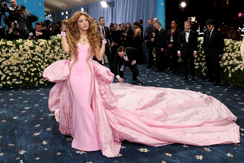 H Shakira με Prabal Gurung