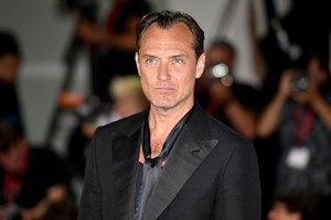 Jude Law | Απέκτησε το δικό του αστέρι στη Λεωφόρο της Δόξας - Η σύζυγος και τα παιδιά του στην τελετή - εικόνα 1