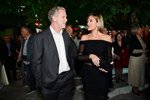 Παντρεύτηκαν ο Χάρης Δούκας και η Γεωργία Πολυτάνου | Το λιτό νυφικό και οι επώνυμοι καλεσμένοι - εικόνα 1