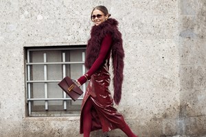 Η Μαρέβα Μητσοτάκη με γκρι σύνολο και καφέ suede παπούτσια στη Νέα Υόρκη - εικόνα 3