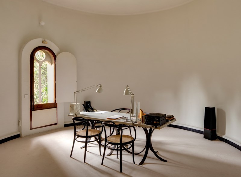 Στοιχειωμένο εργοστάσιο στη Βαρκελώνη μεταμορφώνεται σε εντυπωσιακή έπαυλη