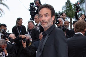 Alain Delon | Ήθελε να κάνουν ευθανασία στον σκύλο του για να τους θάψουν μαζί - εικόνα 2