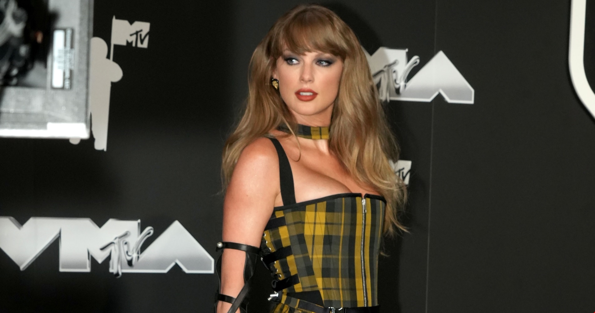 VMAs 2024 | Ποιος συνόδευσε την Sabrina Carpenter στη μεγάλη βραδιά - εικόνα 1