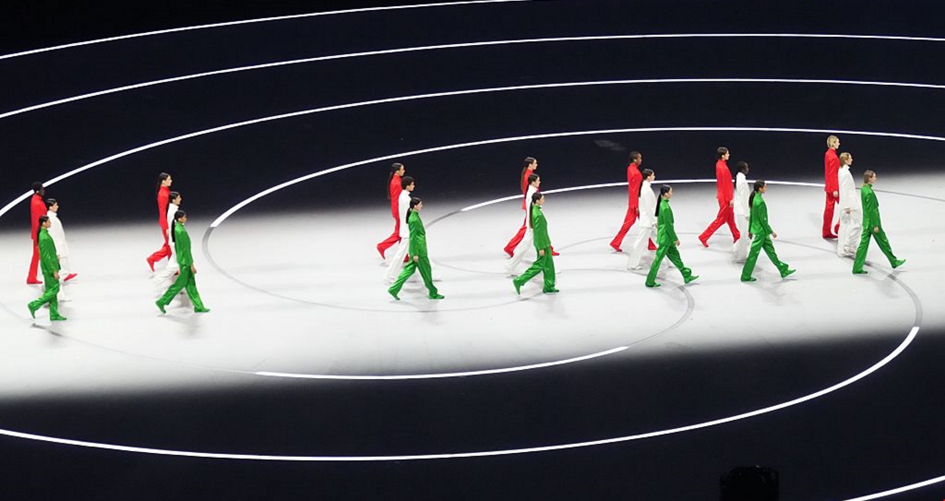 Charlize Theron | Το μήνυμα πίσω από το maxi φόρεμα που επέλεξε στην τελετή έναρξης των Χειμερινών Ολυμπιακών Αγώνων του 2026 - εικόνα 3