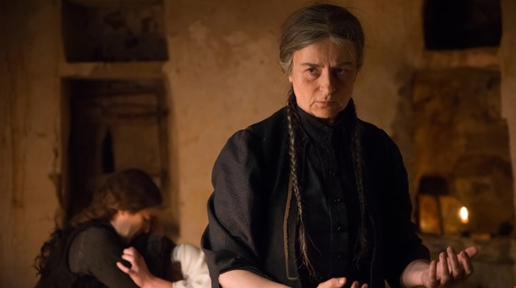 Η Καρυοφυλλιά Καραμπέτη με tone on tone καφέ σύνολο στο Ηρώδειο - εικόνα 2