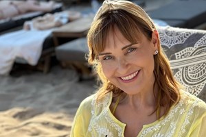 Όλγα Κεφαλογιάννη | Με wet look σε επίσκεψη στην Τήνο - εικόνα 2