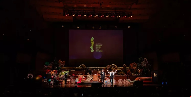 Πέγκυ Τρικαλιώτη&nbsp;| Το μήνυμα που έστειλε για τις γυναίκες στα Θεατρικά Βραβεία Κοινού 2024 - εικόνα 2