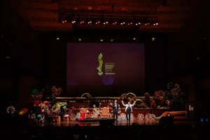 Πέγκυ Τρικαλιώτη | Το μήνυμα που έστειλε για τις γυναίκες στα Θεατρικά Βραβεία Κοινού 2024 - εικόνα 2