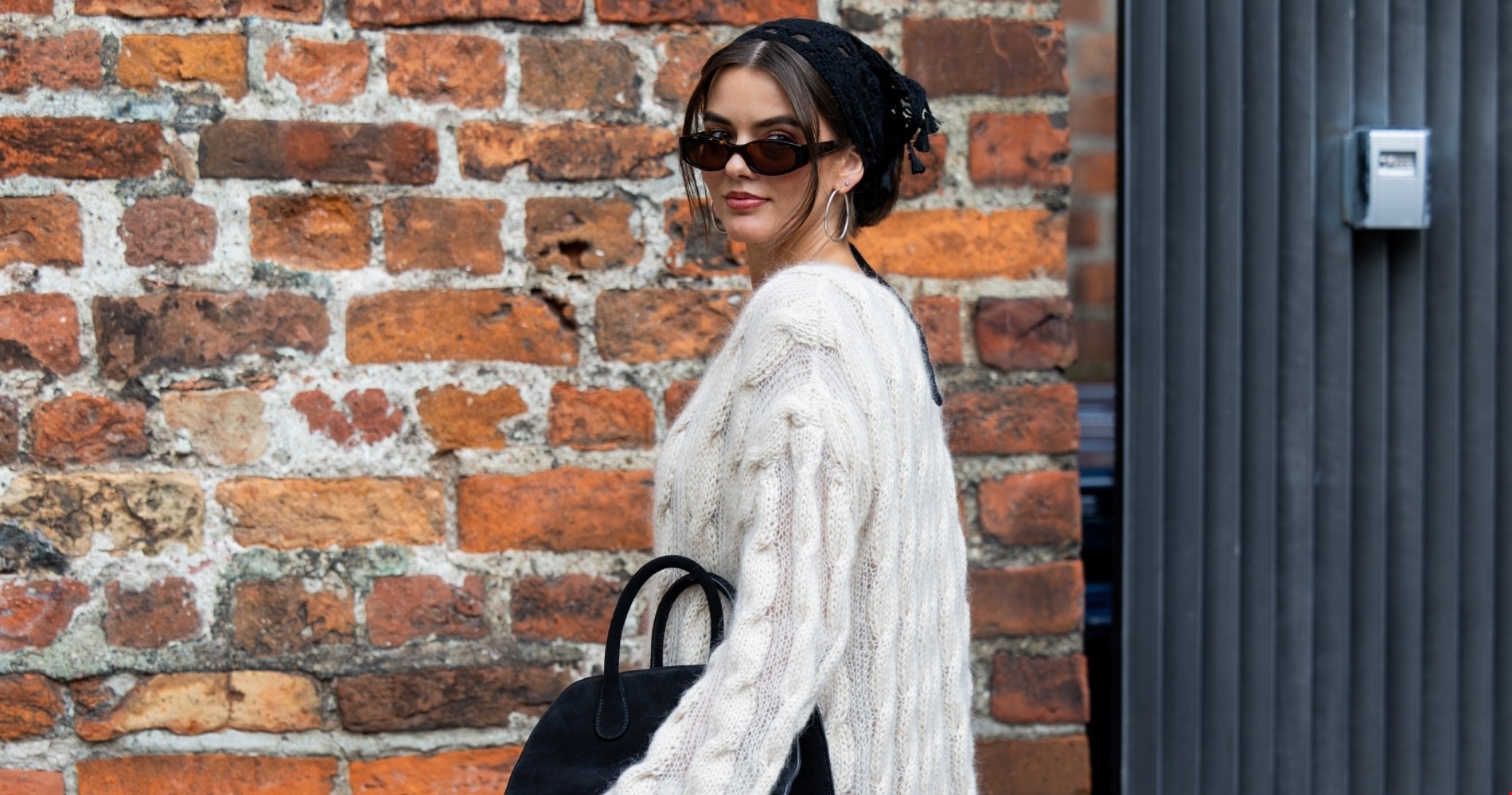 Μαρέβα Μητσοτάκη | Η casual εμφάνιση με μαύρο παλτό και δερμάτινα μποτάκια - εικόνα 4