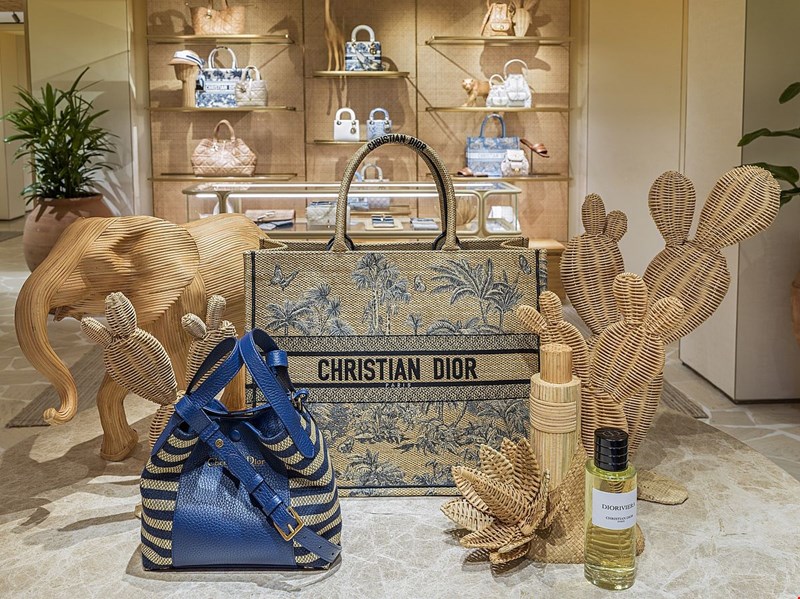 DIOR