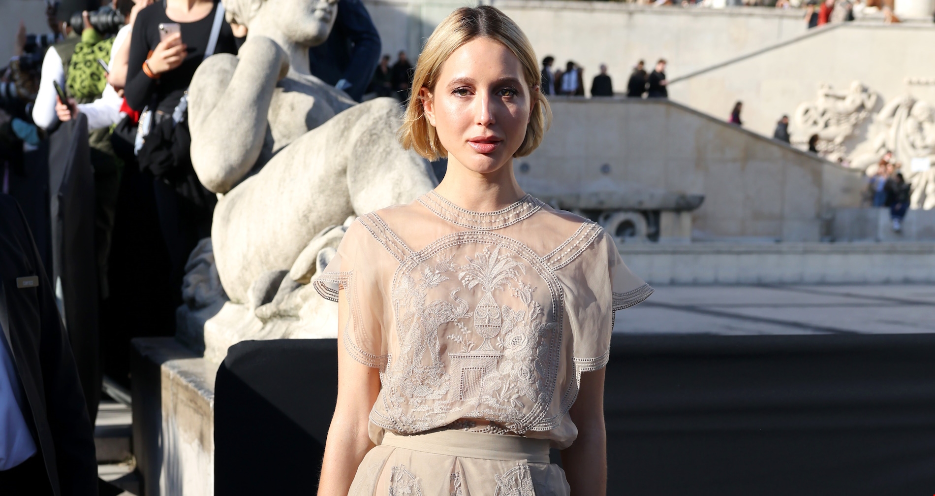 You | Ο Penn Badgley γίνεται "Gossip Girl" στην πολυσυζητημένη σκηνή με το φιλί από το Nobody Wants This - εικόνα 1