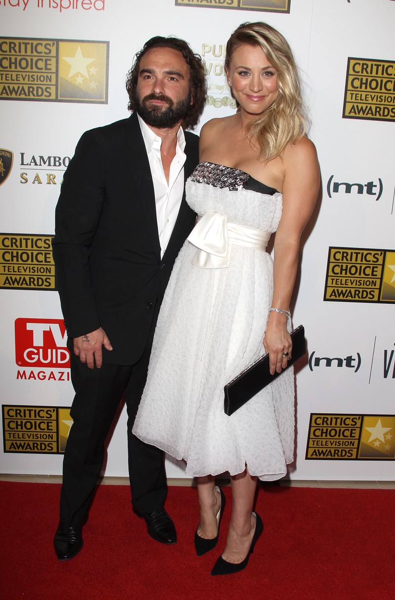 Kaley Cuoco - Johnny Galecki