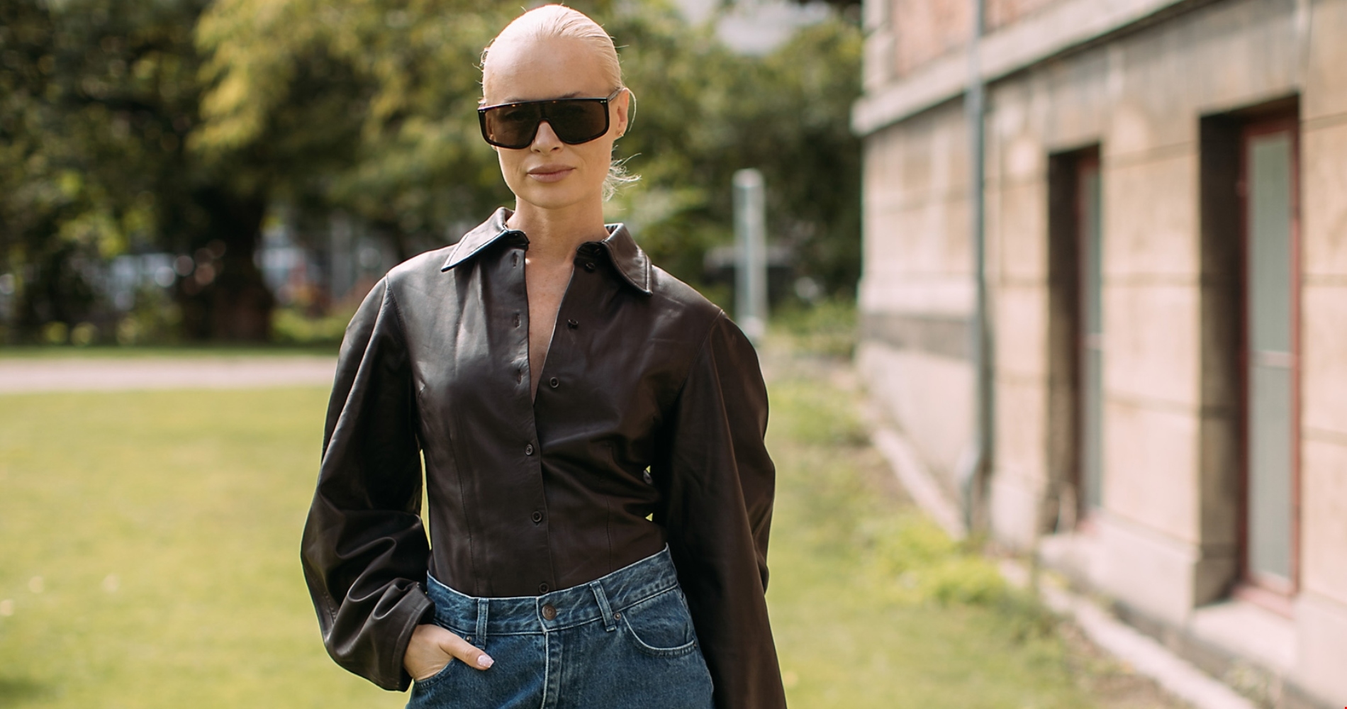 Η καφέ suede τσάντα από τη Massimo Dutti που δεν θα αποχωριστείς φέτος το φθινόπωρο - εικόνα 2