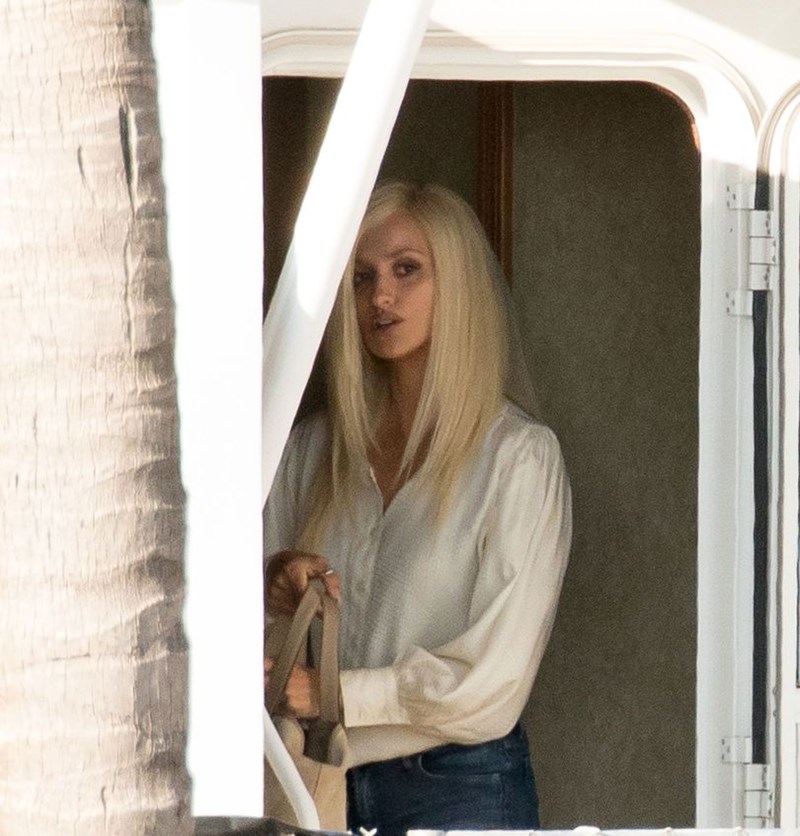 Η Penelope Cruz μεταμορφώθηκε σε Donatella Versace