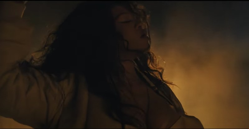 Rihanna, Lift Me Up