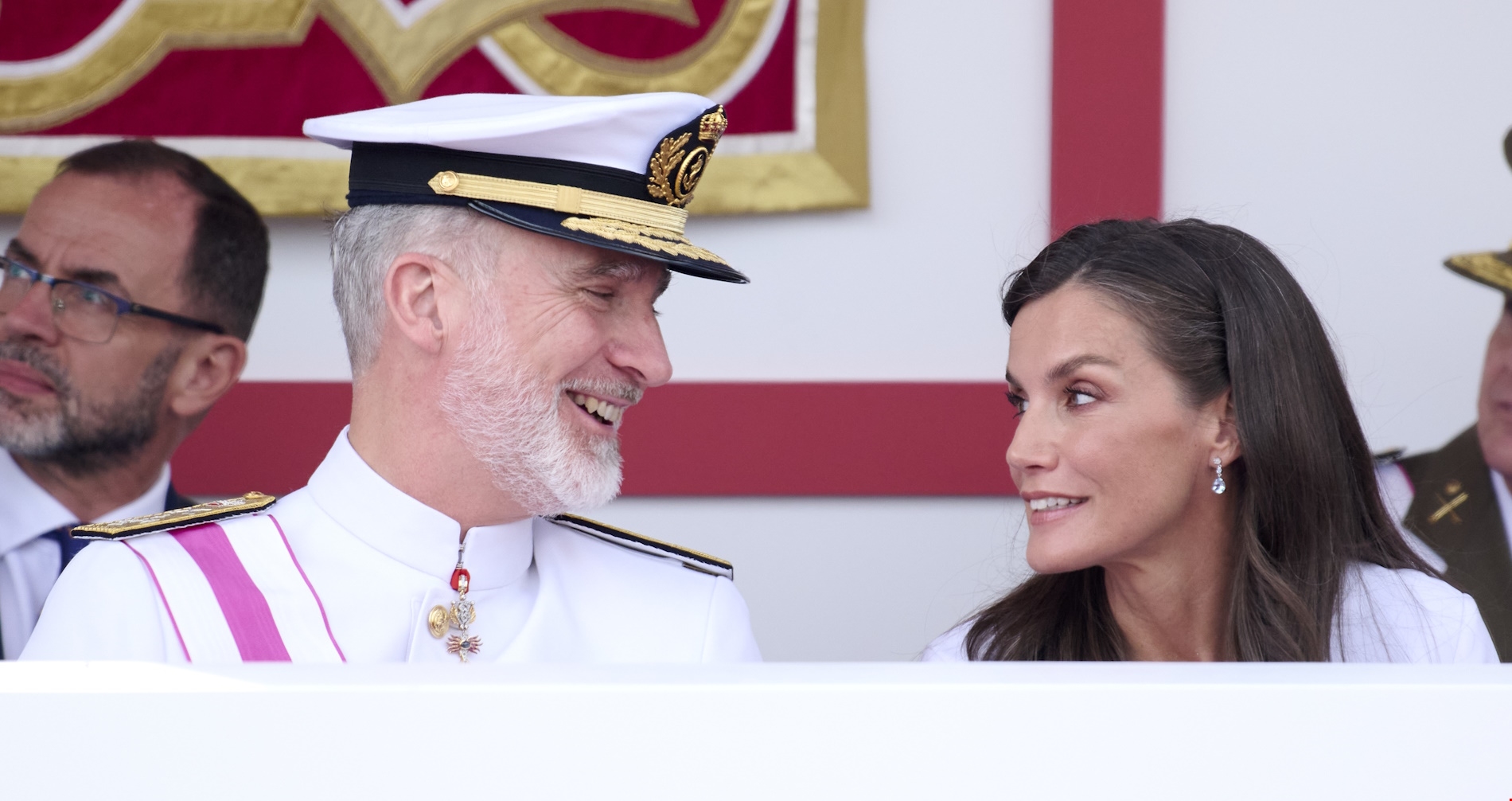 Kate Middleton | Το θηλυκό κοστούμι της είναι στην απόχρωση που δεν πρέπει να λείπει από τη θερινή σου γκαρνταρόμπα - εικόνα 2