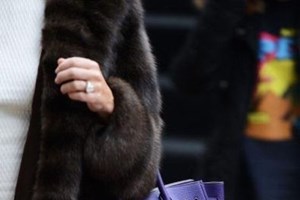 Jane Birkin | Κυκλοφορεί η βιογραφία της γυναίκας που ενέπνευσε την πιο περιζήτητη τσάντα στον κόσμο - εικόνα 1