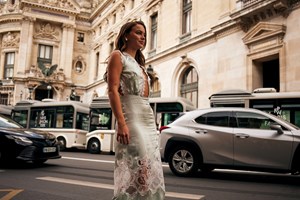 5 αέρινα looks που θα σε βάλουν σε mood διακοπών ακόμα κι αν βρίσκεσαι στην πόλη - εικόνα 1