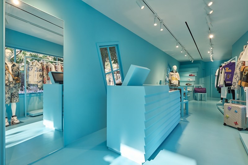 LV popup nammos village