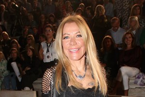 Η Μαριάννα Λάτση ανάμεσα στους δυο γιους της στην αποφοίτηση της Εριέττας Κούρκουλου - Το σπάνιο στιγμιότυπο - εικόνα 4