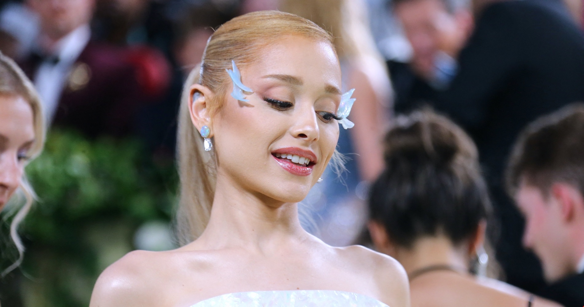 Ariana Grande | Το στοιχείο στην τελευταία της εμφάνιση που προκαλεί ανησυχία για την υγεία της - εικόνα 1