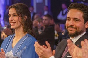 Η παρουσία που επισκίασε τη Rajwa της Ιορδανίας στην οικογενειακή φωτογραφία για το 2026 - εικόνα 2