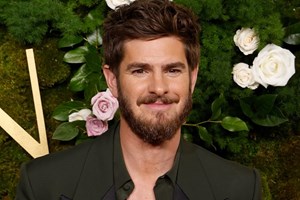 Η Amelia Dimoldenberg ξεκαθαρίζει τη σχέση της με τον Andrew Garfield - εικόνα 1