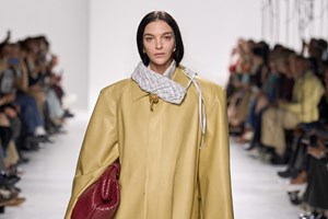 Kissable Lips | Αυτό το matte lip balm έχει πουδρένια υφή, πλούσιο χρώμα και κοστίζει μόλις 7,95 ευρώ - εικόνα 2