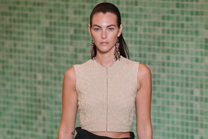 Η Αντιγόνη Κουλουκάκου με το κολακευτικό ολόσωμο μαγιό που αναδεικνύε το μαύρισμα - εικόνα 2