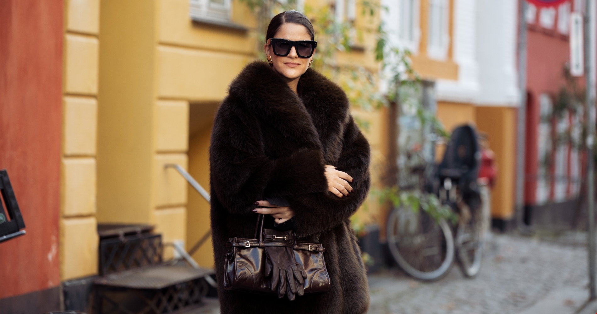 Τα πιο κομψά looks που μπορείς να δημιουργήσεις με μία δερμάτινη φούστα - εικόνα 1