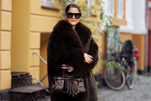 Τα πιο κομψά looks που μπορείς να δημιουργήσεις με μία δερμάτινη φούστα - εικόνα 1