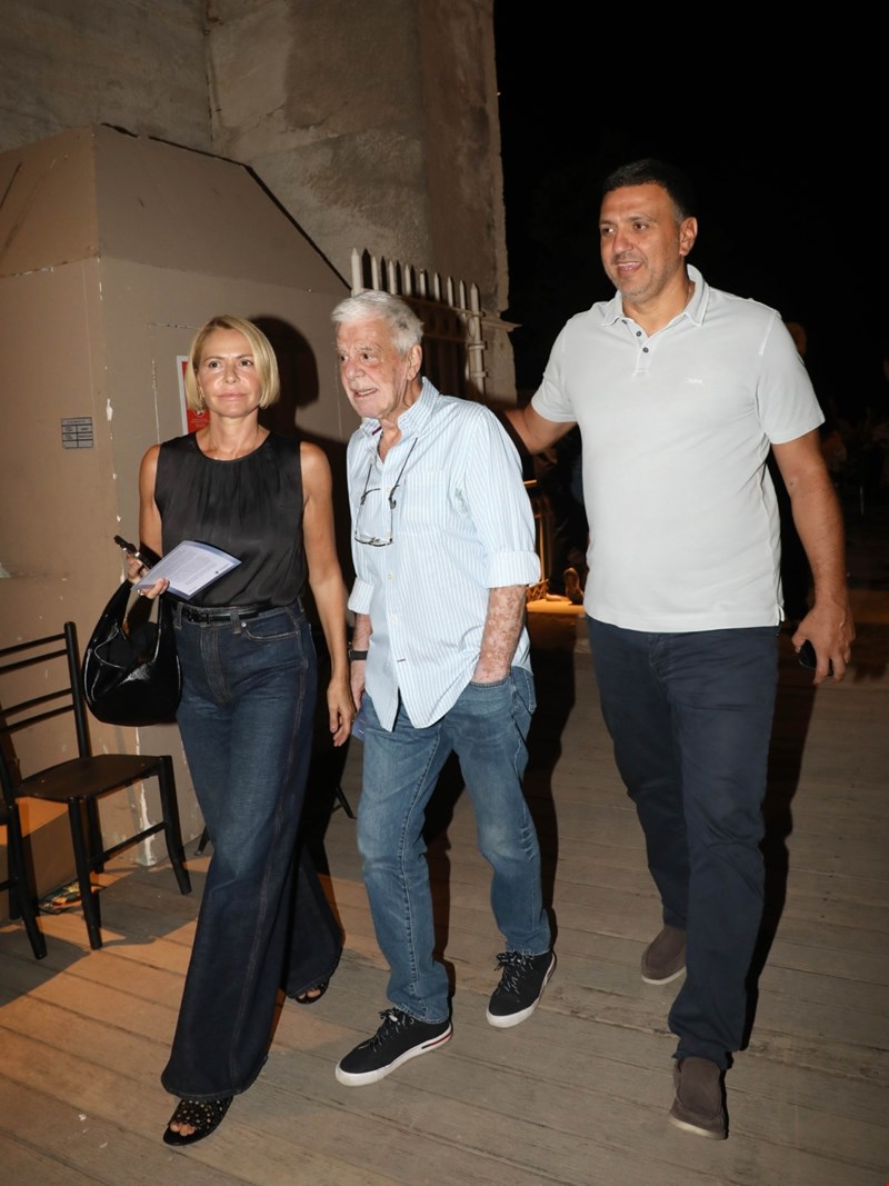 Η Τζένη Μπαλατσινού με τον πατέρα της, Βασίλη Μπαλατσινό και τον Βασίλη Κικίλια
