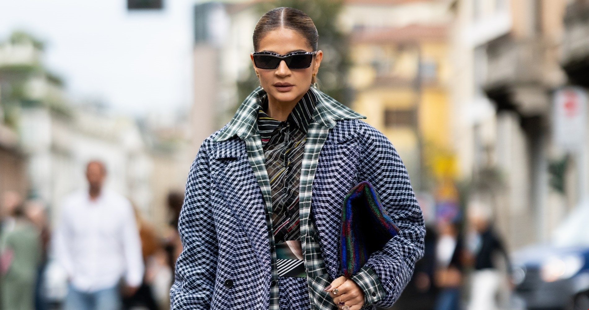 Η Χρυσή Βαρδινογιάννη με μπεζ σακάκι και τζιν παντελόνι | Το αγαπημένο combo των Γαλλίδων - εικόνα 4