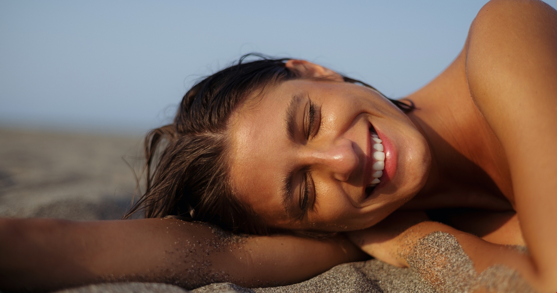 Το λεπτόρρευστο αντηλιακό προσώπου που επιλέγει η Βίκυ Καγιά είναι η τέλεια πρόταση για αόρατη προστασία - εικόνα 1