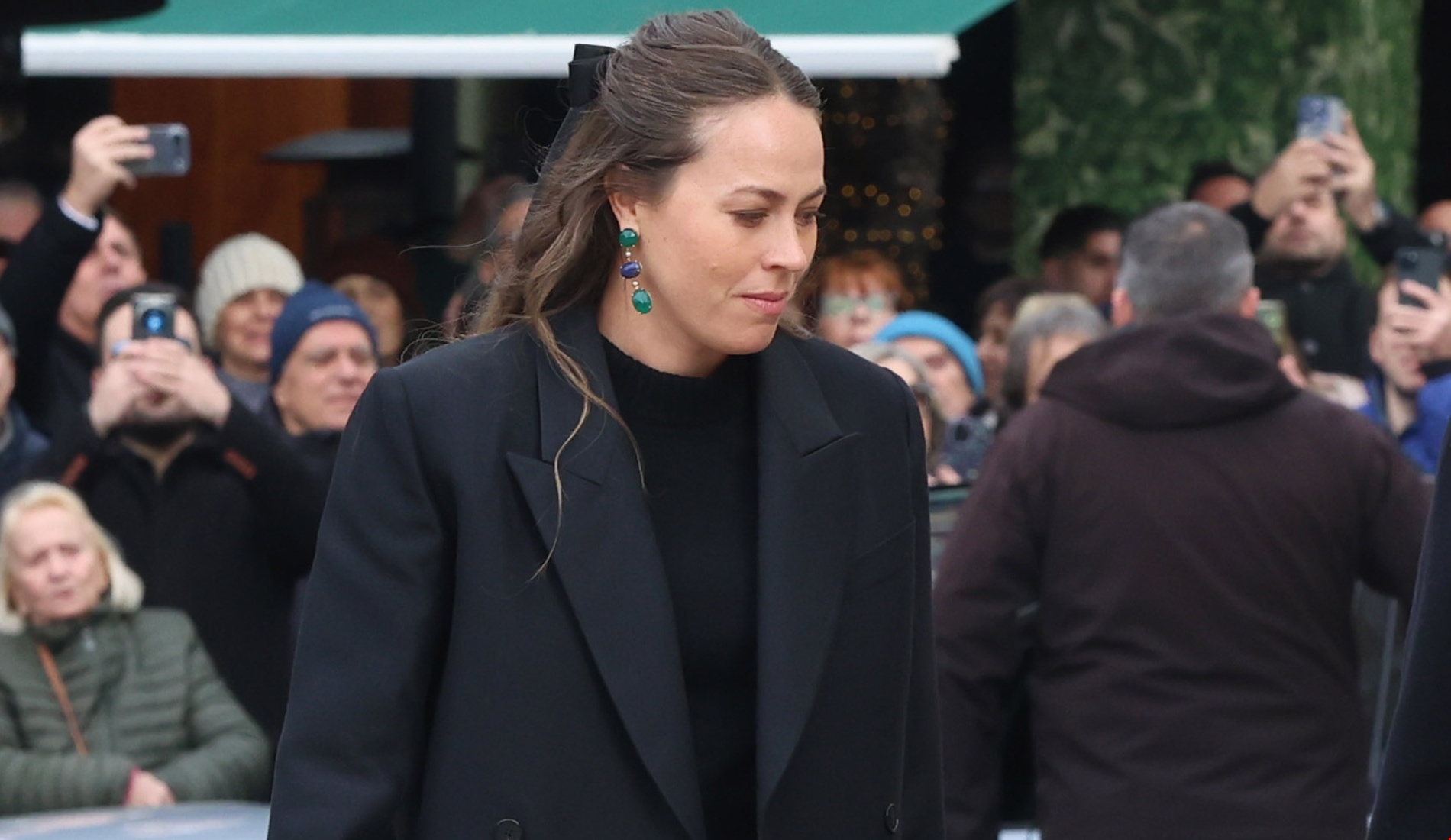 Nina Flohr | Απόδραση στο εξωτερικό μετά το "τελευταίο αντίο" στην Ειρήνη - εικόνα 3