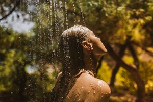 Just Like Candy | Η κρέμα σώματος με νότες από βανίλια, ρούμι, καραμέλα και μανταρίνι που θα λατρέψεις το καλοκαίρι - εικόνα 1